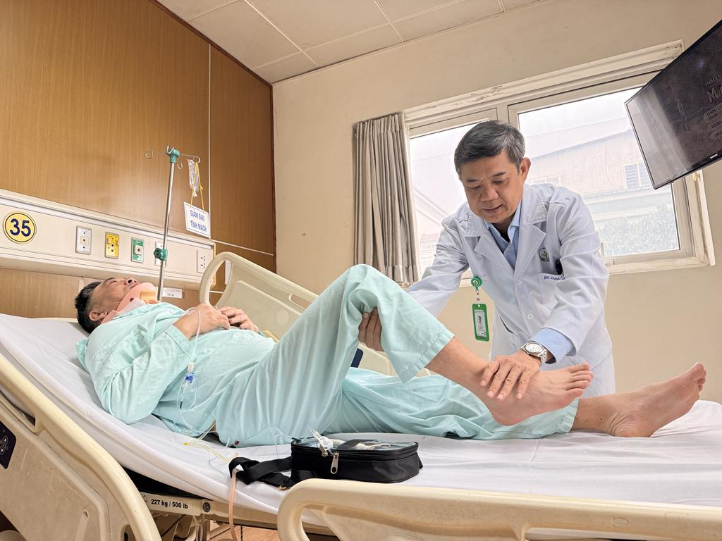 Bệnh viện Hữu nghị Việt Đức: Điều trị thành công hẹp ống sống cổ cho người bệnh